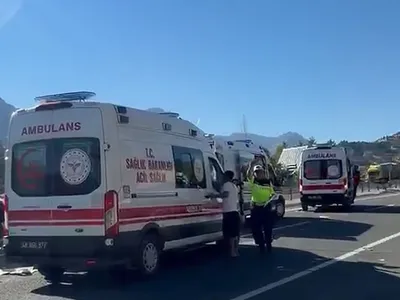 Göksun'da öğleden sonra kaza: plaka direğine çarpan otomobilde 1 kişi öldü