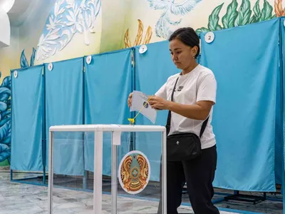 Kazakistan'da kurultay için sandık başında