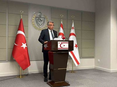 Erhürman’dan net çağrı: dönüşümlü başkanlığı şartsız kabul etsin, üçlü görüşmeye hemen katılırım