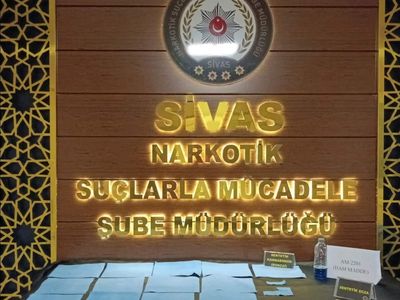 Sivas'ta kağıda emdirilmiş 32 bin kullanımlık sentetikin ele geçirildiği operasyon