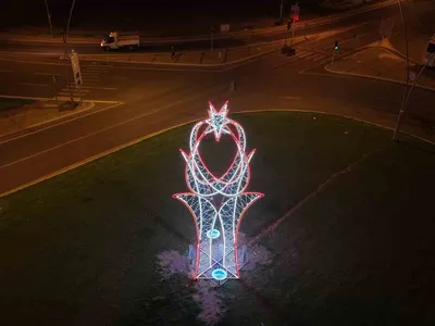 Kayseri geceye renk kattı: 1.200 metrelik bulvarda ağaçlar ışıklandı