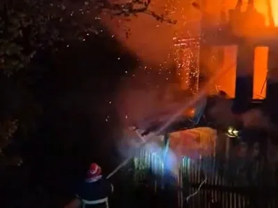 Yıldırım isabet etti, Mudurnu'da köy evi alevlere teslim oldu
