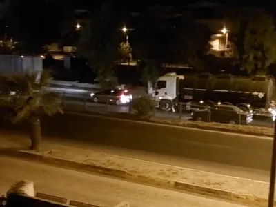 Sabaha karşı Köşk'te motosiklet bariyerlere çarptı, genç sürücü ağır yaralandı