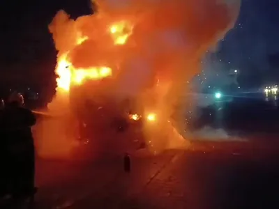 Ceyhan'da gece alevlenen tır kullanılamaz hale geldi