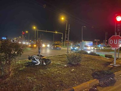 Manavgat kavşağında dönüş manevrası kazaya dönüştü: iki yaralı