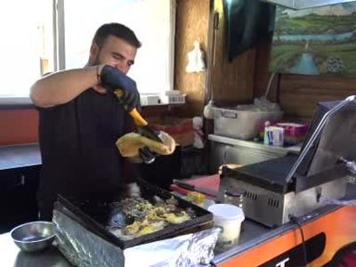Tost makinesinin başında 65 dereceye varan zorlu mesai