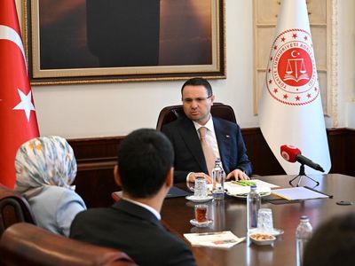 Bakanlıkta buluşma: Gürlek, Yazıcıoğlu ailesini ağırladı