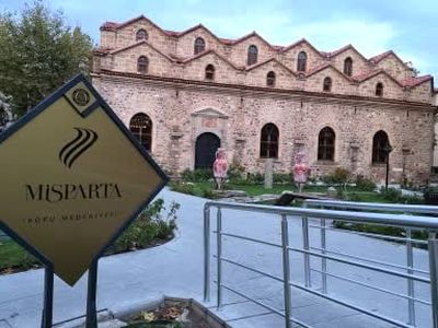 Cumhuriyetin kokusu Isparta'da 81 ilin 103 endemik bitkisinden tasarlandı