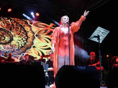 Çal’da bağ bozumu coşkusu Muazzez Ersoy ile taçlandı