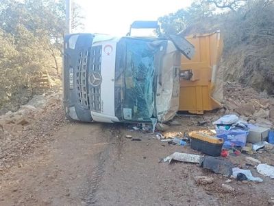 Bozüyük maden yolunda kafa kafaya çarpışma: iki hafriyat sürücüsü yaralandı