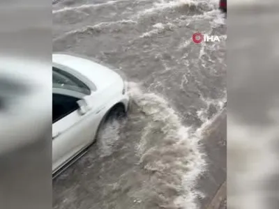 Diyarbakır'da sabah sağanağı alt geçitleri felç etti, trafik kilitlendi