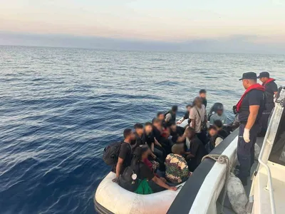 İzmir kıyılarında iki ayrı operasyon: 44 düzensiz göçmen yakalandı