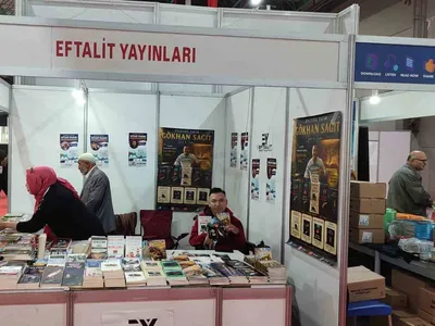 Kale'den okurlarla buluşan 'engelsiz yazar' Gökhan Sağıt imza gününde