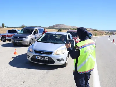 Söğüt şenliklerinde kapsamlı güvenlik denetimi: 6 aranan şahıs yakalandı