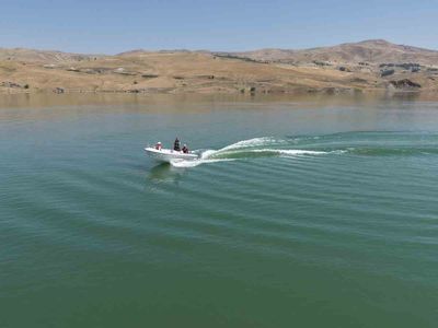 Baraj kıyılarında tekneyle sessiz sefer: Muş'ta kaçak avcılığa sıkı denetim