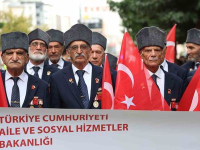 Gazilerle omuz omuza: Elazığ'da kardeşlik yürüyüşü