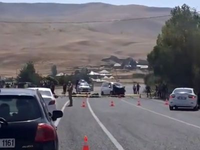 Van-Erciş kara yolunda iki aracın kafa kafaya çarpışması: 2 ölü, 9 yaralı
