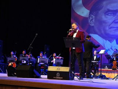 Cumhuriyet rüzgârı Denizli'yi bilim ve müzikle sardı
