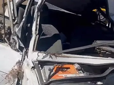 Kontrolden çıkan otomobil Yeniceköy yol ayrımında tarlaya yuvarlandı