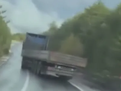 Sürücünün dikkati Bayramören'de tırı devrilmekten kurtardı