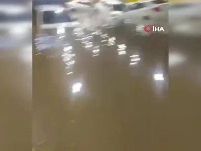 Sao Paulo'da tünel felç oldu: araçlar suda birbirine girdi, bir kadın hayatını kaybetti