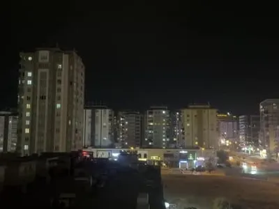 Gaziantep gecesini gündüze çeviren şimşek gösterisi