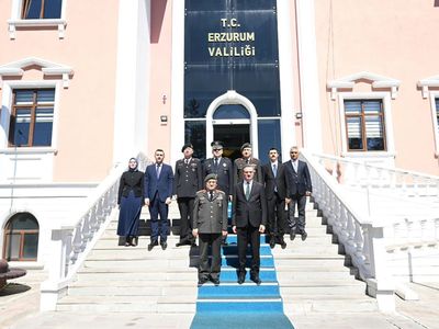 Genelkurmay başkanı Bayraktaroğlu valilikte kent gündemini değerlendirdi