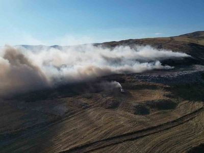 Şarkışla'da vahşi atık yangını beşinci gününde: duman hayatı zorluyor