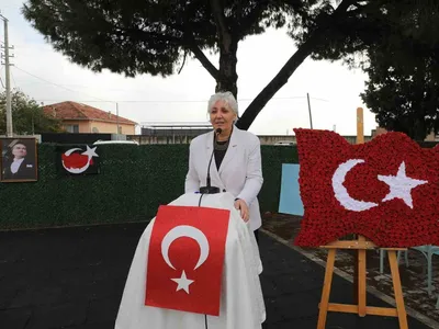 Engelleri sahnede aşan öğrencilerin cumhuriyet coşkusu