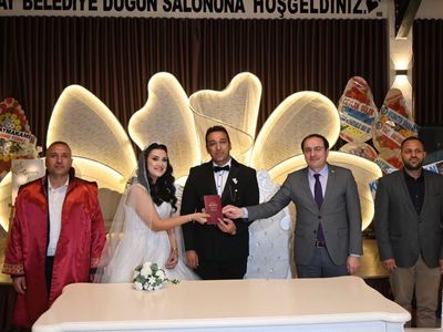 Kaymakamın Çay'da mesai arkadaşlarının nikahına şahitlik ettiği kutlama