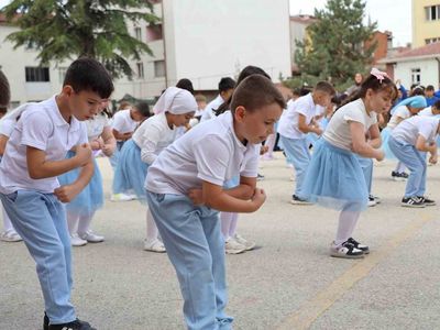 Söğüt'te eğitim heyecanına ortak olan başkan Durgut