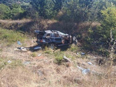 Bilecik Pazaryeri'nde direksiyon hakimiyeti kaybı sonucu iki kişi yaralandı