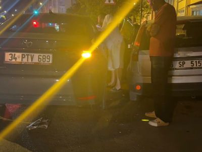 Eskişehir'de kontrolden çıkan otomobil park halindeki üç araca çarptı