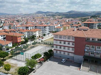 Sahalar çoğalıyor: üçüncü sentetik sahada belediyenin taahhüdü sürüyor