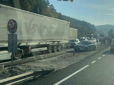 Mezitler'de türbin kanatlarının taşınması sırasında yol trafiğe kapatıldı