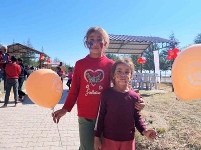 Konaklı'da mevsimlik tarım işçilerinin çocuklarına 'İyilik Var' şenliği