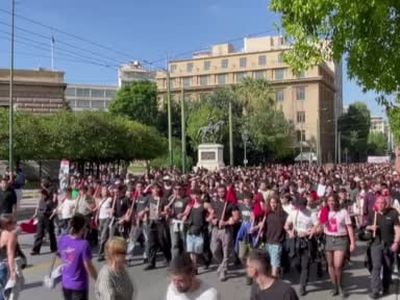 Atina’da binlerce öğrenci ve öğretmen eğitim krizine dikkat çekti