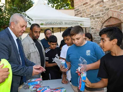 Osmangazi'de sağlık haftasında çocuklara diş bakım sürprizi