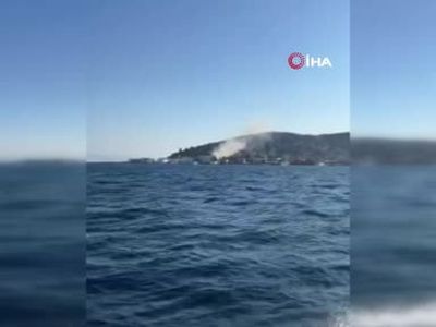 Heybeliada'da tadilat sırasında çatı yangını: Deniz Harp Okulu'nda müdahale sürüyor