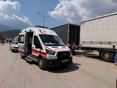 Pozantı'da stop lambasını tamir ettiren adam tırların arasında sıkışarak yaşamını yitirdi