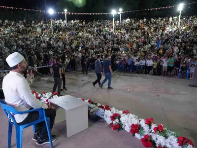Kâhta'da meydanı dolduran ilahi gecesi