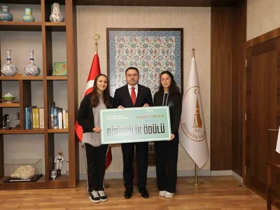 Tavşanlı Kız Anadolu İmam Hatip Lisesi öğrencilerinin Paramı Yönet projesi Türkiye birincisi oldu