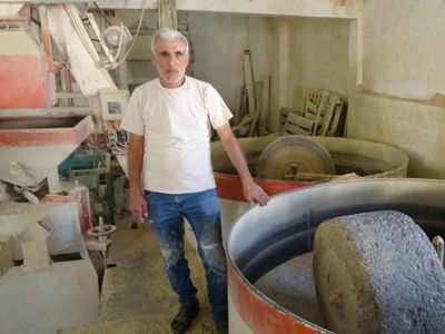 Asırlık değirmen teknolojiye rağmen geleneği yaşatıyor