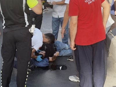 Beyoğlu'nda yaya geçidinde taksinin çarptığı kişi hastaneye kaldırıldı