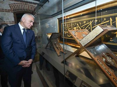 Milletine vakfedilen mushaf: hattatın dört buçuk yıllık emeğinin el yazması
