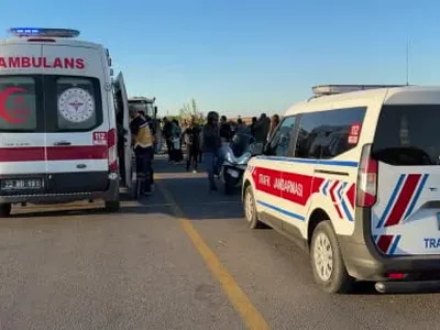 Büyükdöllük köyü yolunda çarpışma: traktör ve otomobilde maddi hasar, 1 yaralı