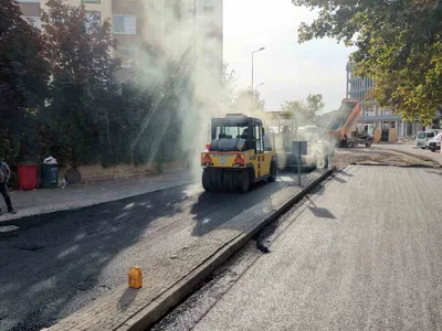 talas bahçelievler’de 3 caddeye 750 ton sıcak asfalt serildi