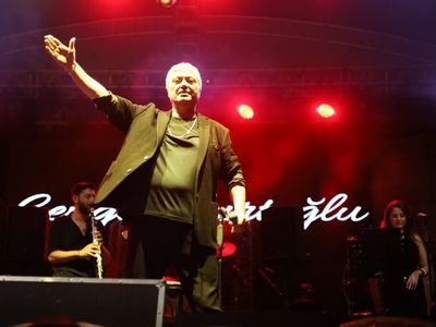 Cengiz Kurtoğlu Yenişehir'de kalabalık bir konserle sevenleriyle buluştu
