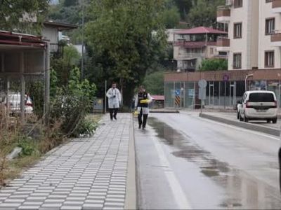 Kozan'da tekel bayisine motosikletli saldırı: camlar ve araç zarar gördü