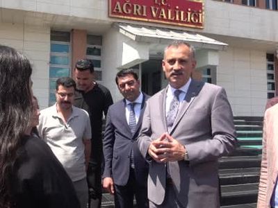 Ağrı'dan gençler milli tarihin izini sürmek üzere Çanakkale ve Ankara'ya uğurlandı